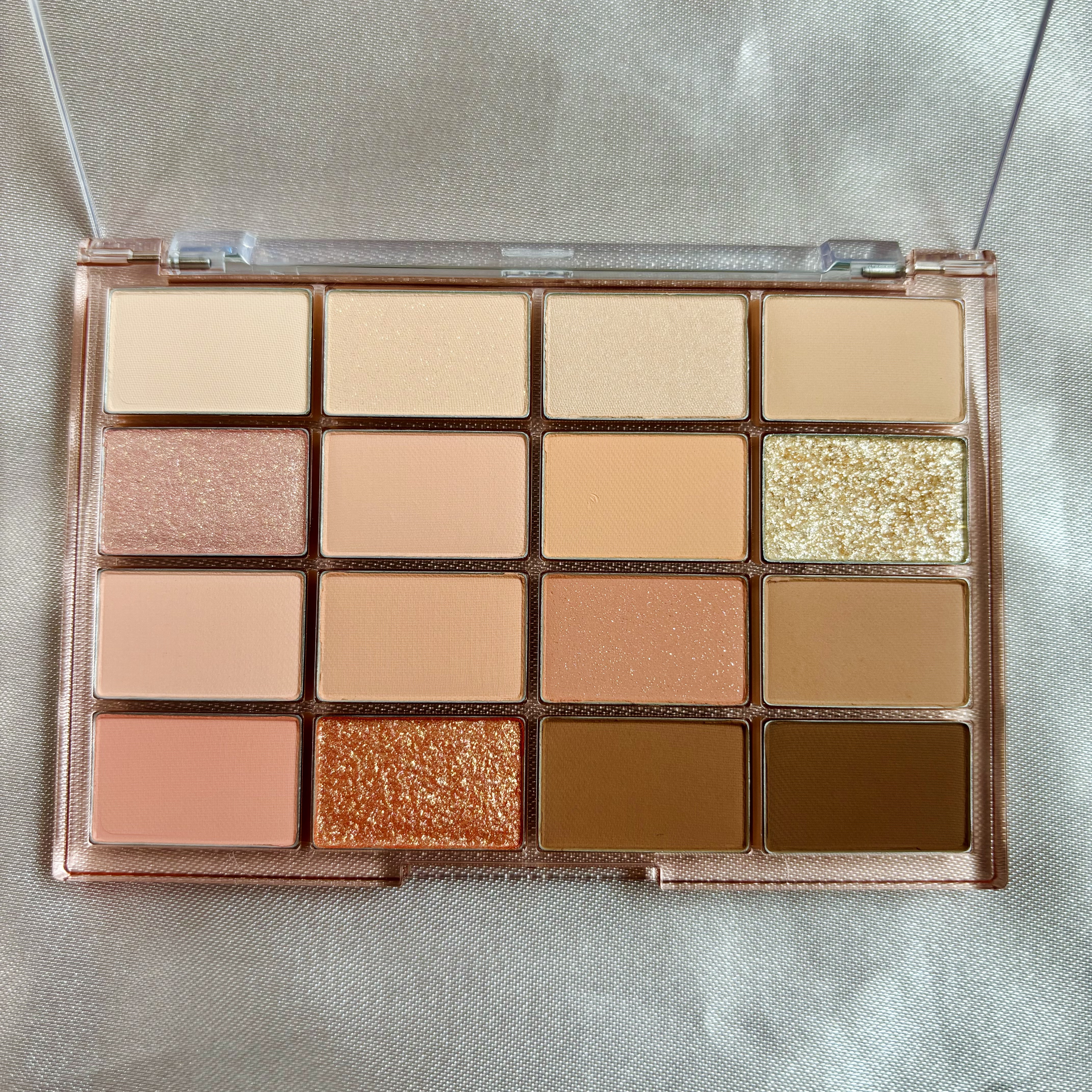 ソフトブラーリングアイパレット/wakemake/アイシャドウパレットを使ったクチコミ（3枚目）