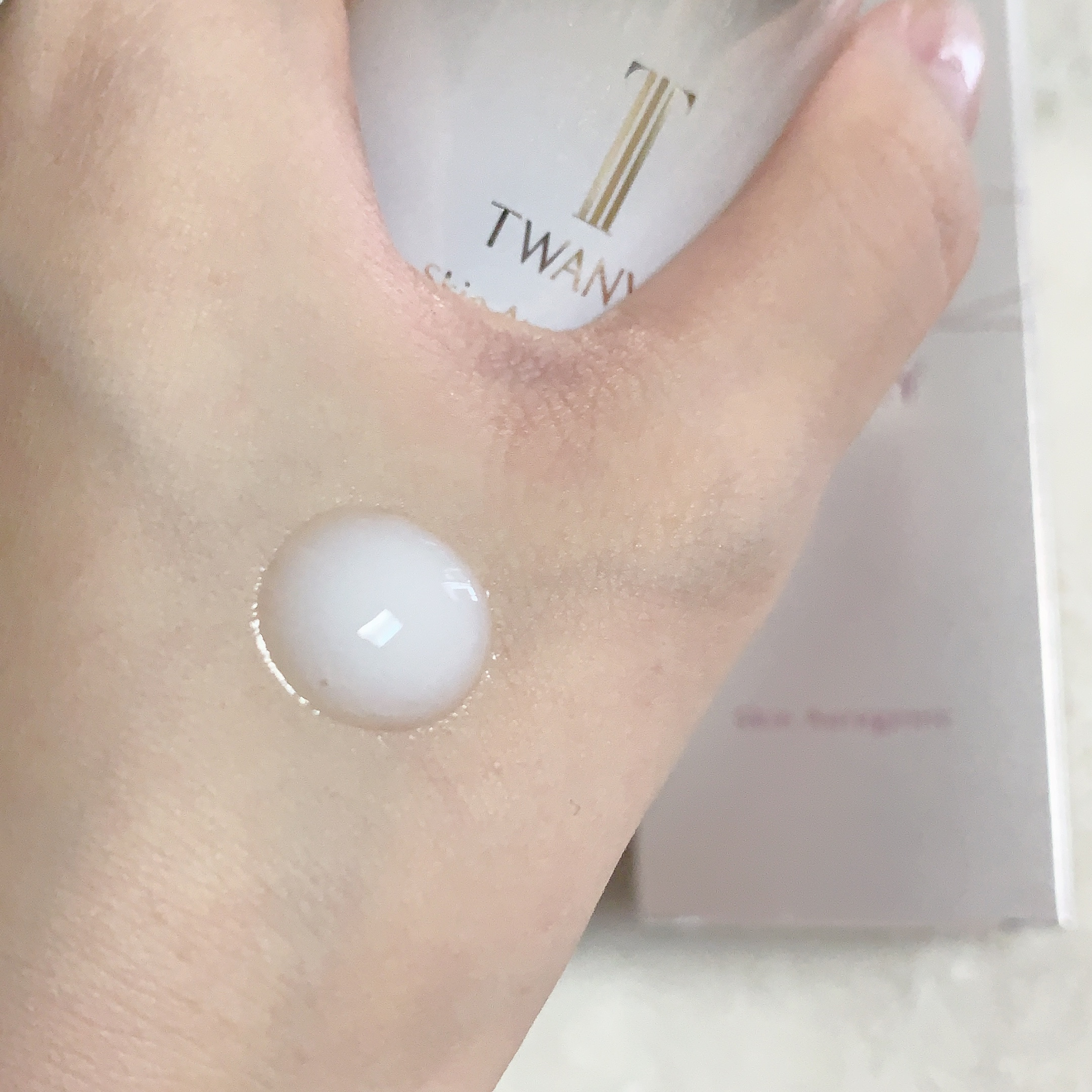 スキンオーラジェニック/TWANY/美容液を使ったクチコミ（3枚目）