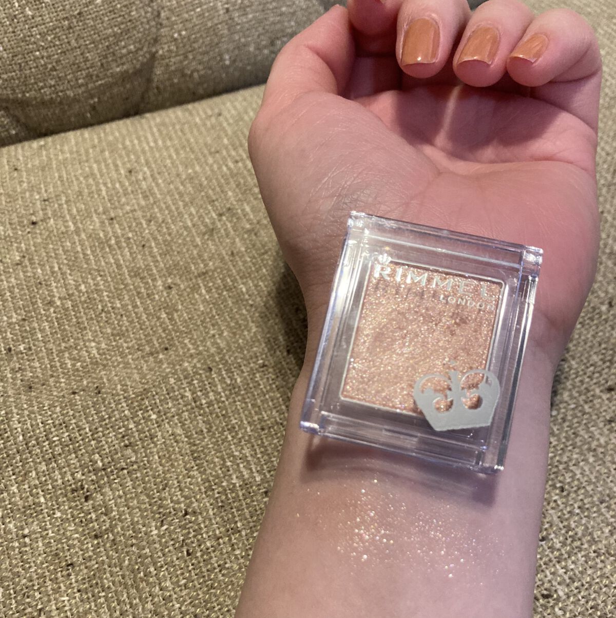 プリズム パウダーアイカラー 035 ローズゴールド/リンメル ロンドン/単色アイシャドウを使ったクチコミ（1枚目）