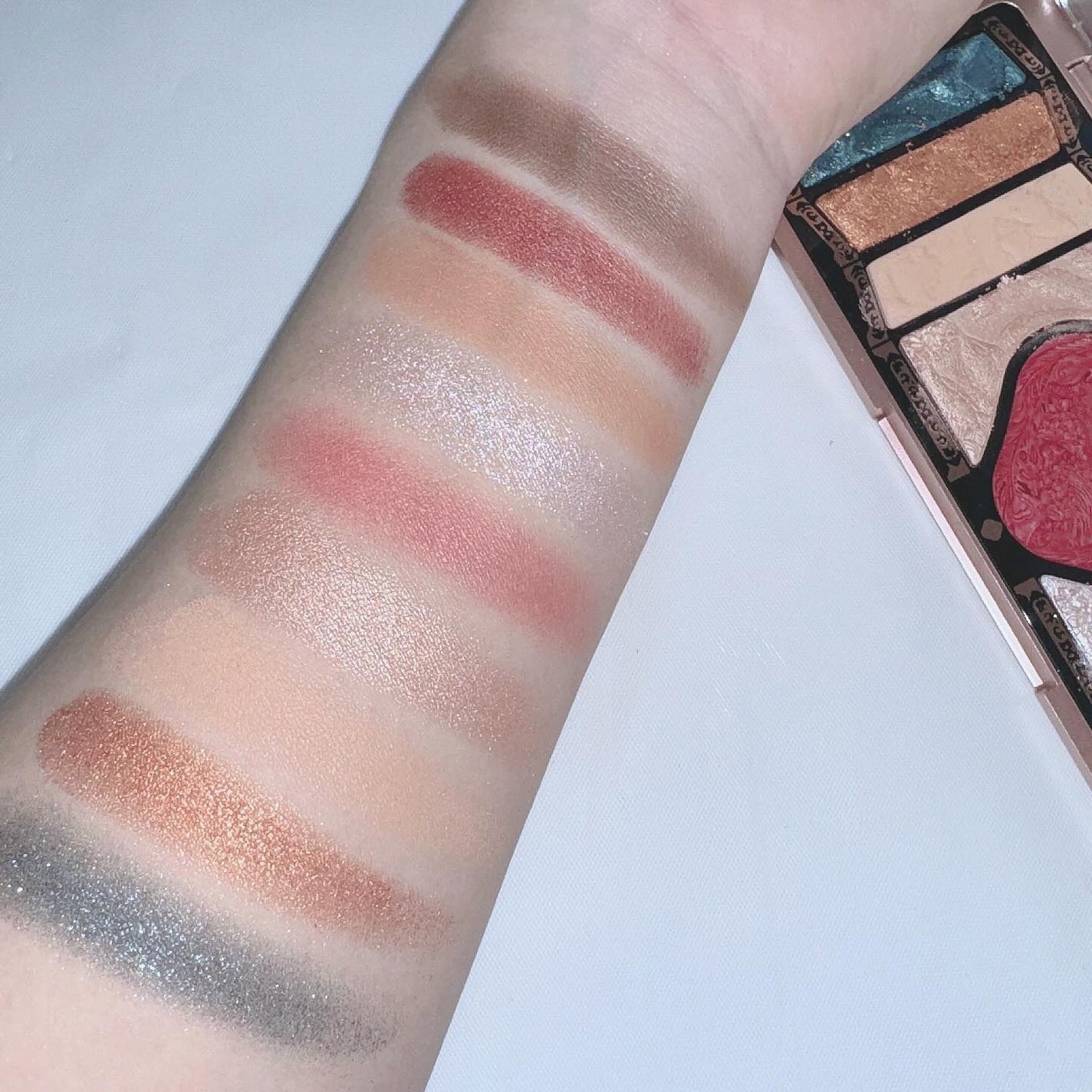 牡丹鏤月浮雕 百鳥朝鳳/花西子/アイシャドウパレットを使ったクチコミ(3枚目)