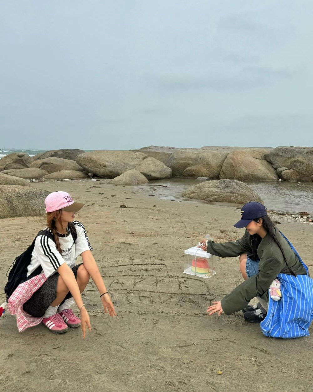 ひとみ on LIPS 「Thefriendshipthatcomeswhenevery..」(5枚目)