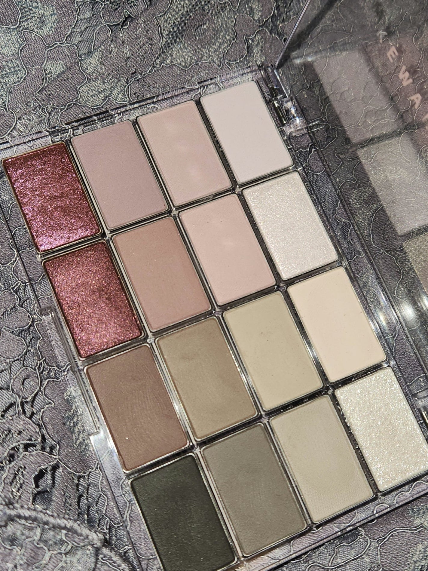 ソフトブラーリングアイパレット/wakemake/アイシャドウパレットを使ったクチコミ(1枚目)