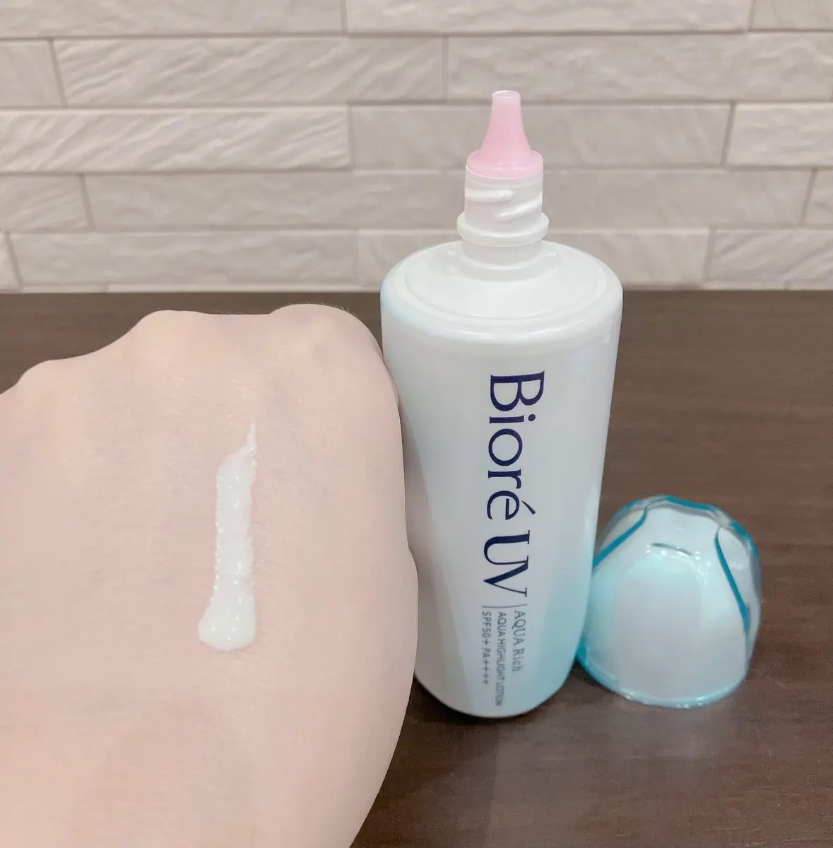 ビオレUV　アクアリッチ　アクアハイライトローション（水層ハイライトUV）/ビオレ/日焼け止めローションを使ったクチコミ（2枚目）