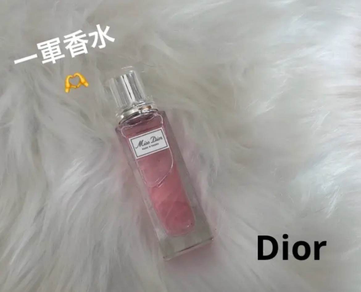 最近の一軍香水紹介💁‍♀️🎀

Diorのロールオンタイプの香水です♥️

これ、ロールオンタイプなので、つけすぎ解消されます

減りも遅いのでコスパ🙆‍♀️

匂いは
ミス ディオール ローズ＆ローズ 
です🫶

Dior
ミス 