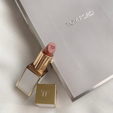 TOM FORD BEAUTY リップ  カラー(ソフト  シャイン)のクチコミ「TOM FORD BEAUTY リップ  カラー ソフト  シャイン　02E　ホリー ✨

持.....」（1枚目）