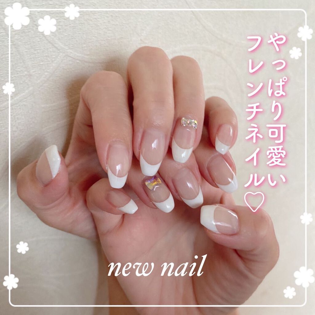 白フレンチネイルのネイルデザイン