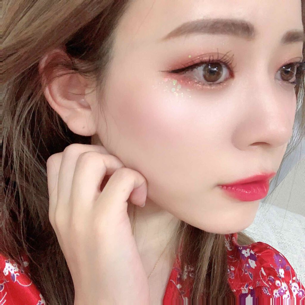 ZEESEAのカラーアイシャドウ
1枚目はB132枚目はB12
大きいホロなのですが、このテクスチャーなんていうのかな、、、さらっとしてる毛穴埋めてくれるパテ的な感じで
ホロが取れにくくい！
今年は夏イベントが少なくて残念だけど
イベントの