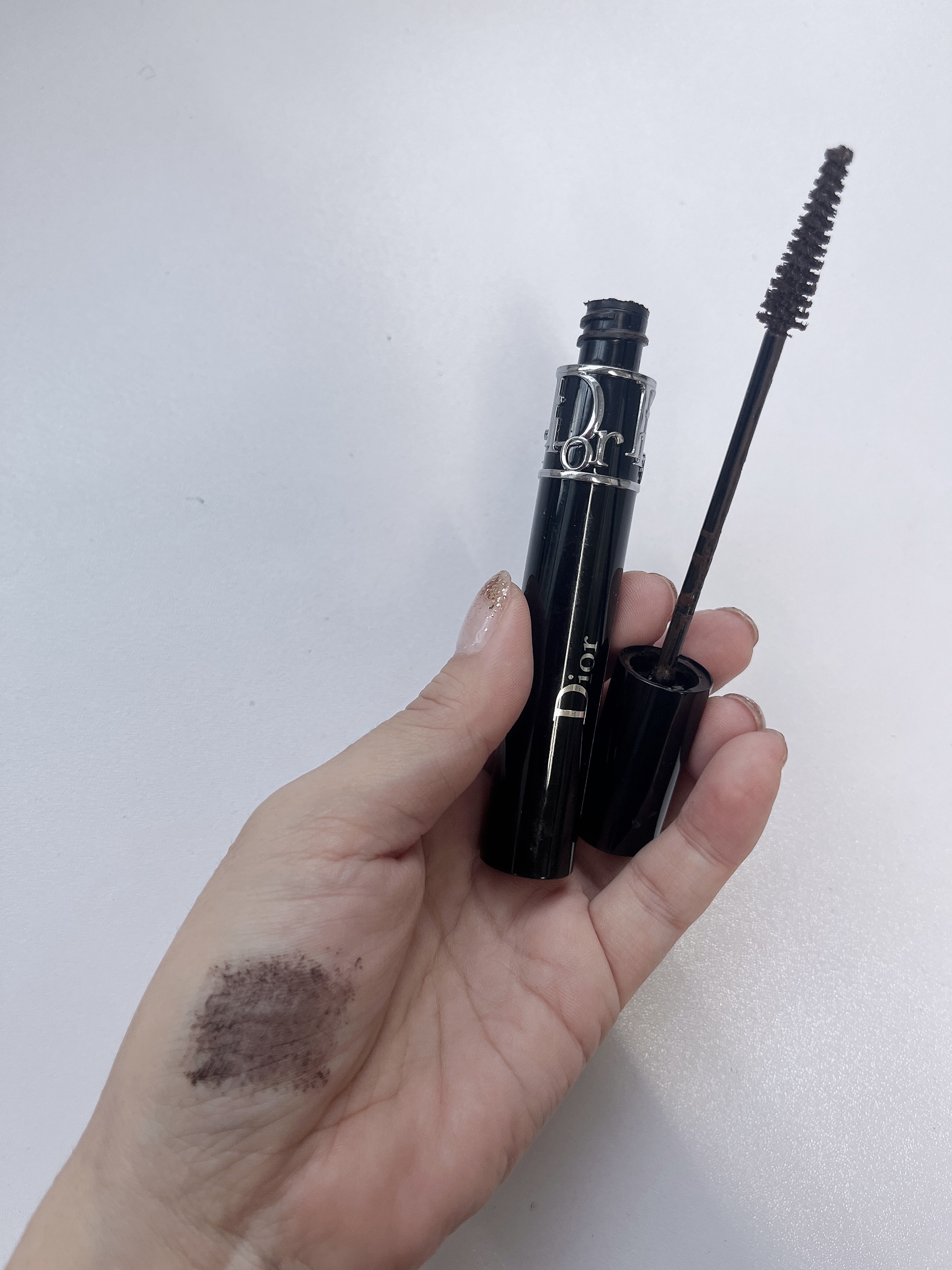 Dior マスカラ ディオールショウのクチコミ「ブラックに近いブラウンです🙌

だまになりにくく、すっきりとした使い心地。

まつ毛をすっとナ.....」（2枚目）