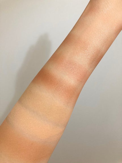 嘘が苦手なくま on LIPS 「腕スウォッチです☺️初めてご紹介するパレットです💖🎨くすみピン..」(4枚目)