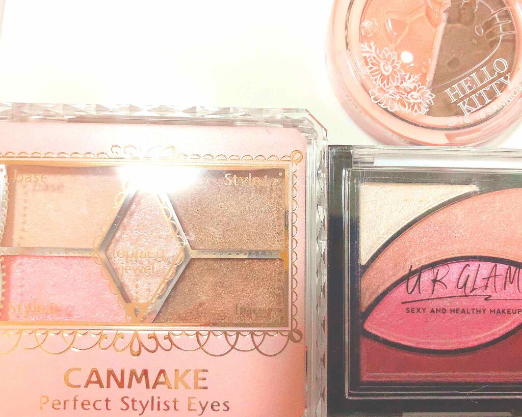 パウダーアイシャドウ ブルーミングキティ/DAISO/アイシャドウパレットを使ったクチコミ（1枚目）