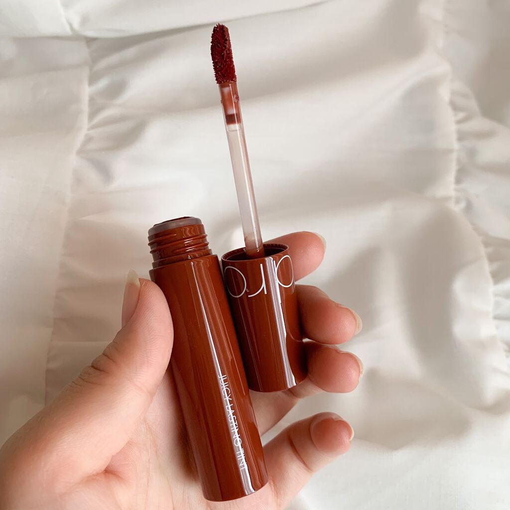 ジューシーラスティングティント/rom&nd/リップティントを使ったクチコミ（2枚目）