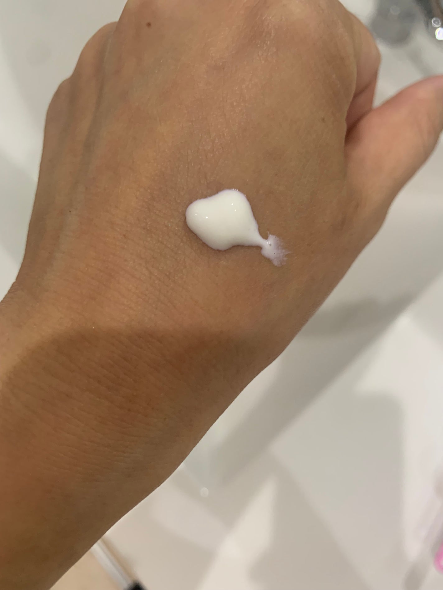 り on LIPS 「ヒアルーシカウォーターフィットサンセラム50mlテクスチャーは..」(2枚目)