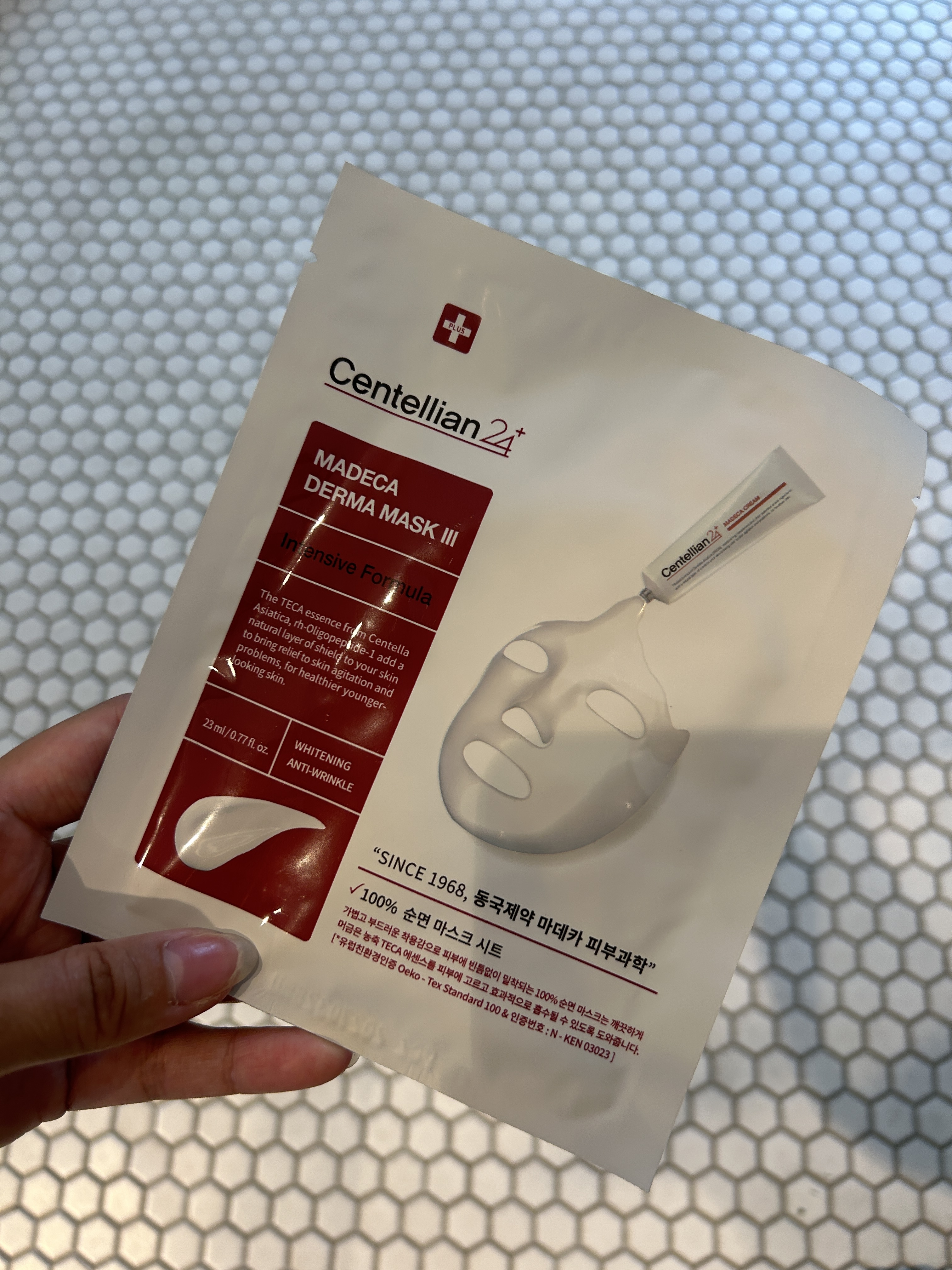 🤍センテリアン24🤍
マデカダーママスクⅢ インセンティブフォーミュラ

ここぞとばかりにしっとりお肌うるすべもちに仕上るクリームひたひたのシートマスク🥹🍃

もう乳液のようなテクスチャーでしっとり。
ベタつき感は思ったよりないけど