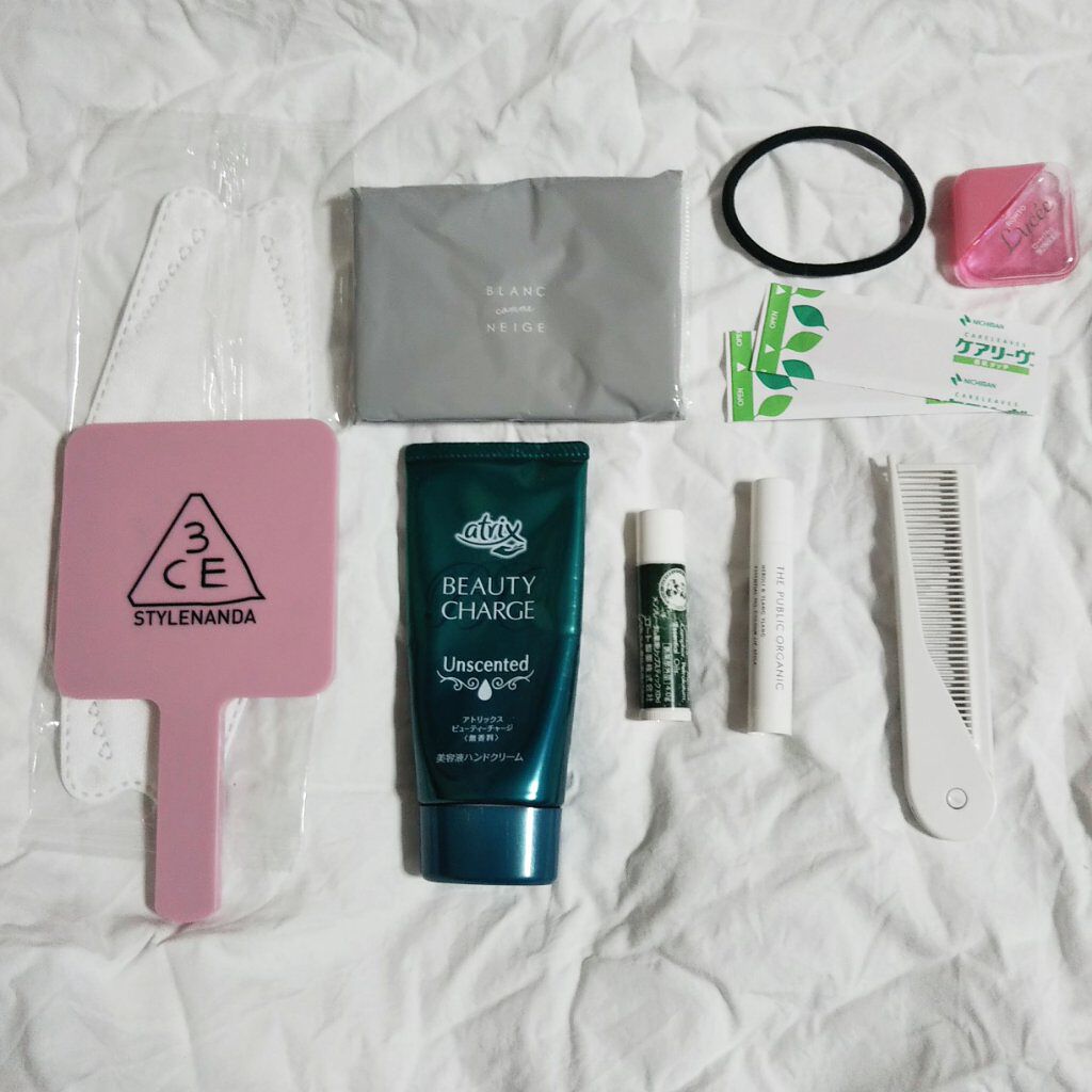 翠 羽 . on LIPS 「-̗̀学校のポーチの中身❕̖́-안녕。みうです🤍今日は“コラボ..」(2枚目)