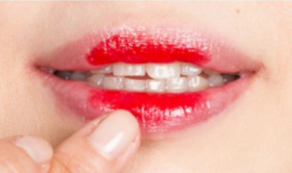 まー on LIPS 「リップの塗り方(韓国風)簡単内側にリップを塗って手でぽんぽんし..」(1枚目)