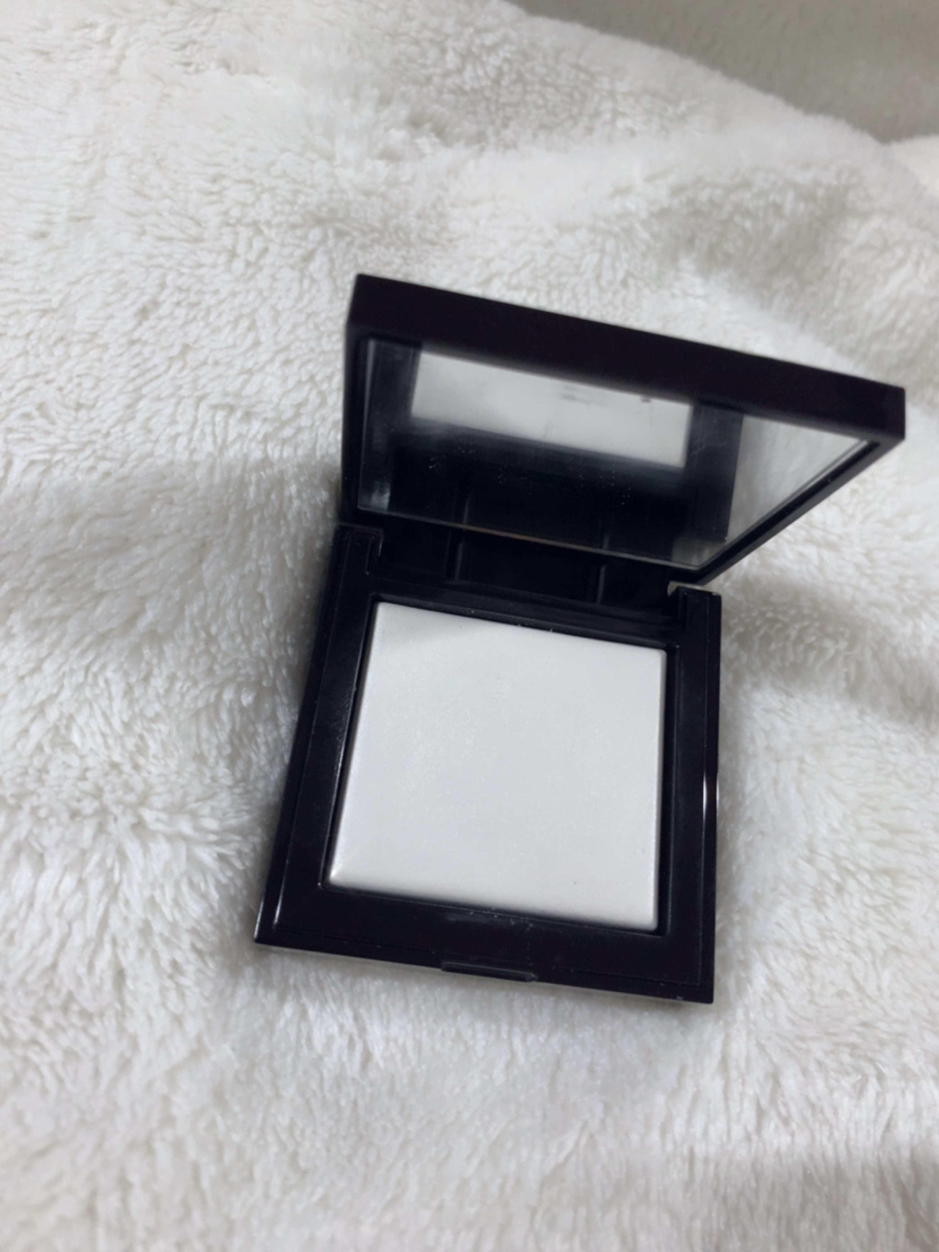 シークレット ブラーリング パウダー フォー アンダー アイズ/ローラ メルシエ/プレストパウダーを使ったクチコミ（2枚目）