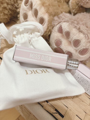 Dior
ミス ディオール ブルーミング ブーケ ミニ ミス


スティックタイプの香水ー♡
万人受けと言われるブルーミングブーケだけど、私はそんなに…
良い香りだけど他にも好きな香水いっぱいあるなー
