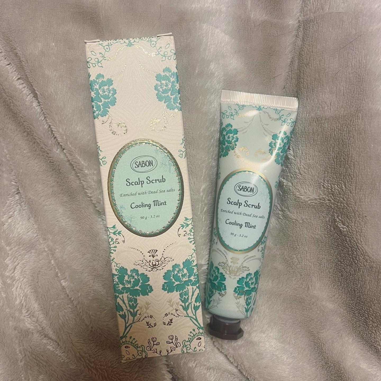 頭皮のタイプとオーガニックエッセンシャルオイルに合わせて選べる3種のヘッドスクラブ🧂✨

土壌を整えて美しい髪のための頭皮ケア💕

「ヘッドスクラブ」は、ミネラル豊富な死海の塩で頭皮の古い角質やにおいの元となる皮脂、汚れをやさしく取り除