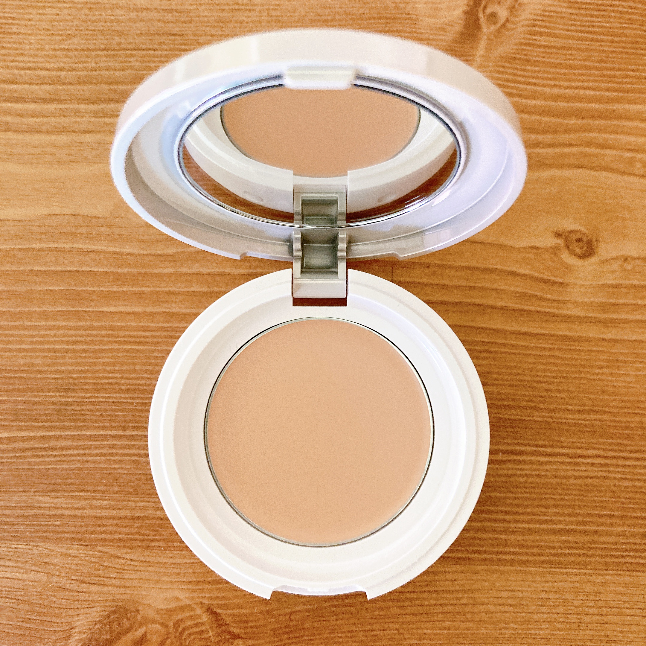 リズムシームレスウェア/TWANY/化粧下地を使ったクチコミ（3枚目）