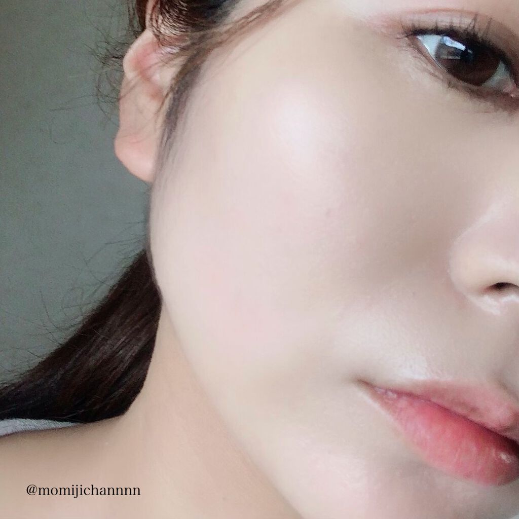 本日発売のbareMineralsファンデ、私はフェアリーライトを頂きました✨

付け心地が軽くこれ1本でセミなツヤが作れる！在宅勤務や肌休めにぴったりなラフさが今の気分。

スポンジで伸ばすとムラになったので指で広げてからスポンジorブラ