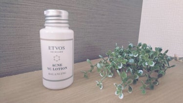 ETVOSの薬用アクネVCローションです。

◎刺激が全くないので、肌トラブルがあるときや日焼け後でも安心して使えます。

◎ビタミンC誘導体配合で、美白もニキビケアもおまかせです。

◎水のようなテク