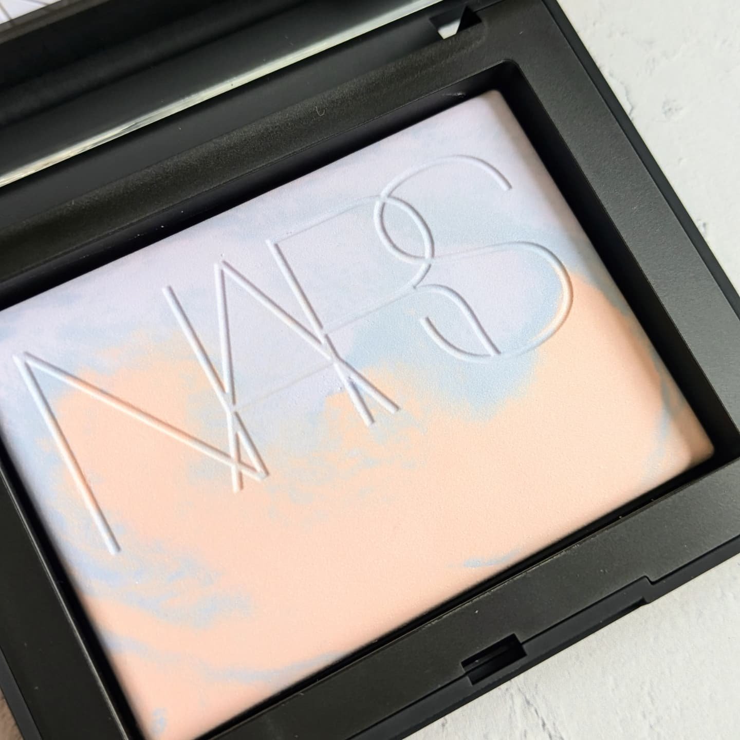 ライトリフレクティング プリズマティックパウダー/NARS/プレストパウダーを使ったクチコミ（2枚目）