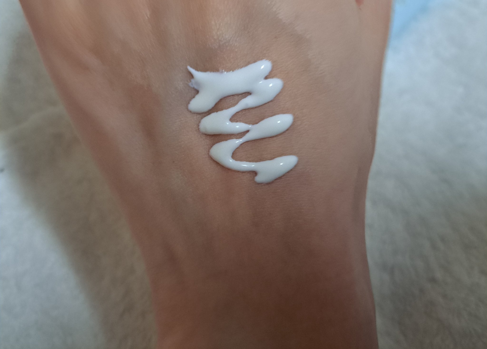 モイスチャーUV　マイルドジェル　N/アネッサ/日焼け止めジェルを使ったクチコミ（2枚目）