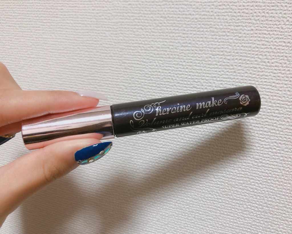 ヒロインメイク
ボリューム&amp;カールマスカラ スーパーWP
01 漆黒ブラック


ボリュームもしっかりでて、カールもしっかりキープしてくれる。盛れまくる。
ウォータープルーフ、オイルプルーフでまじでにじまない、落ちない。
マスカラ塗りたての