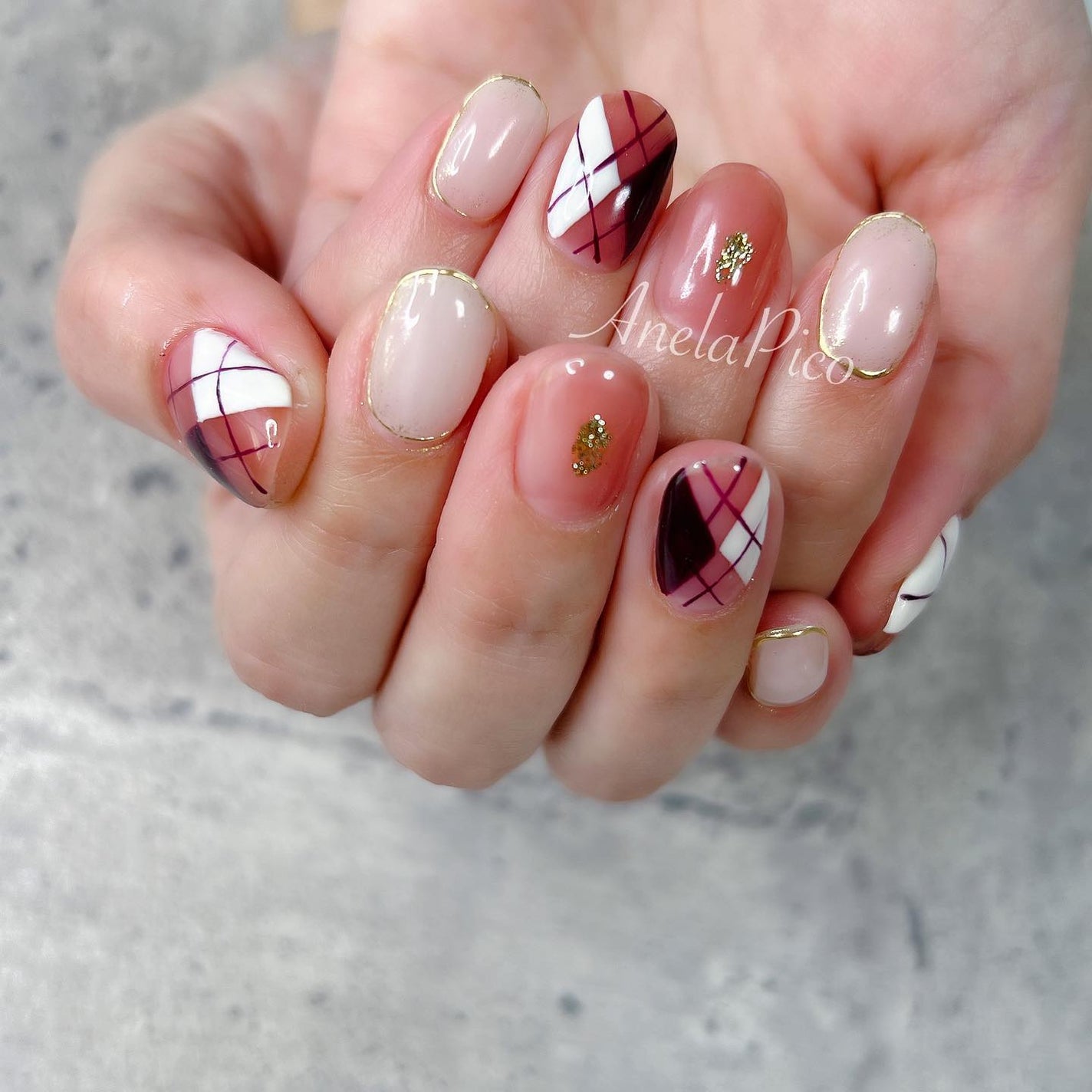 mamico on LIPS 「*お客様ネイル💅✨お持ち込みデザインアレンジ💓アーガイル柄も寒..」(1枚目)