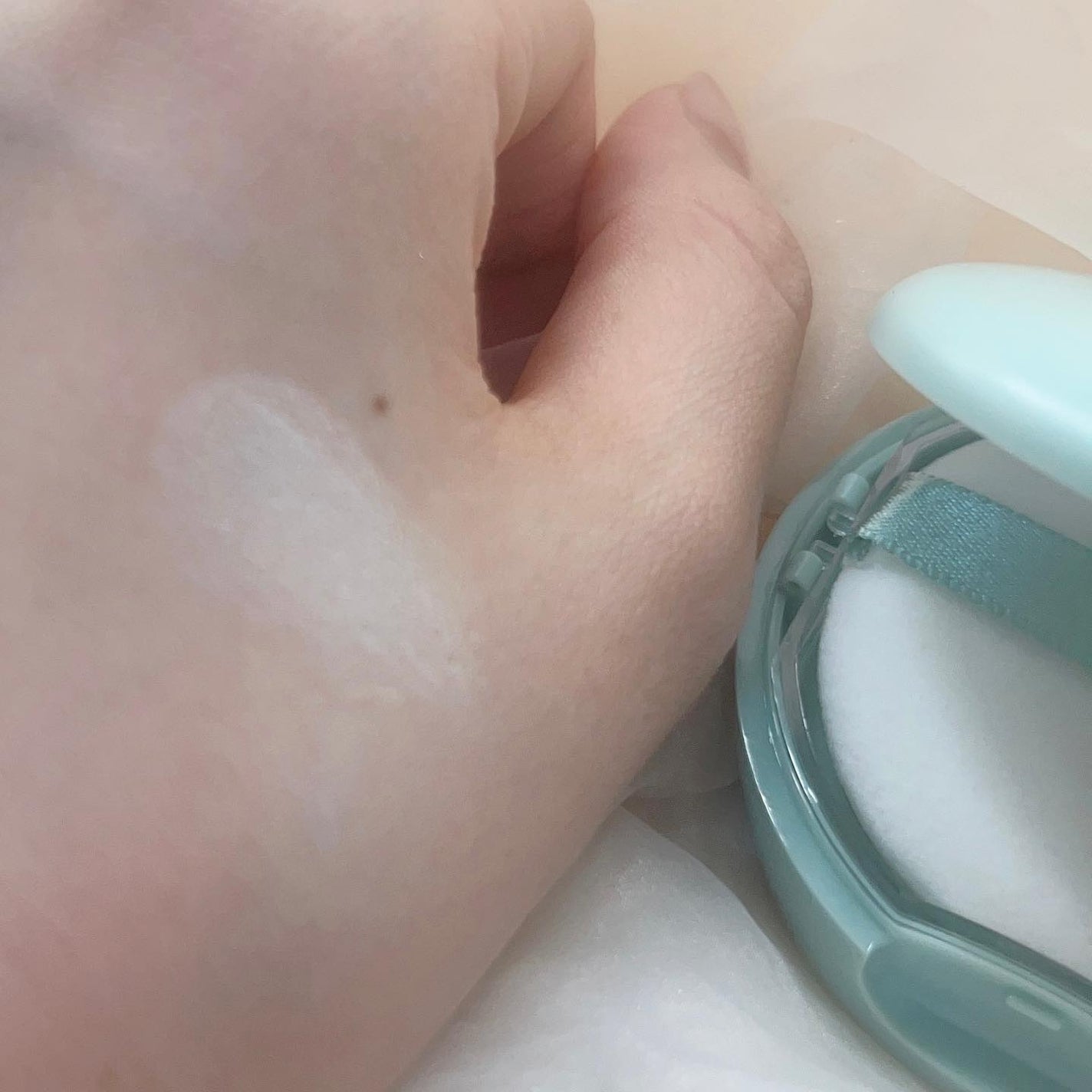 オイルカットパクト/CODE GLO KOLOR/プレストパウダーを使ったクチコミ(3枚目)