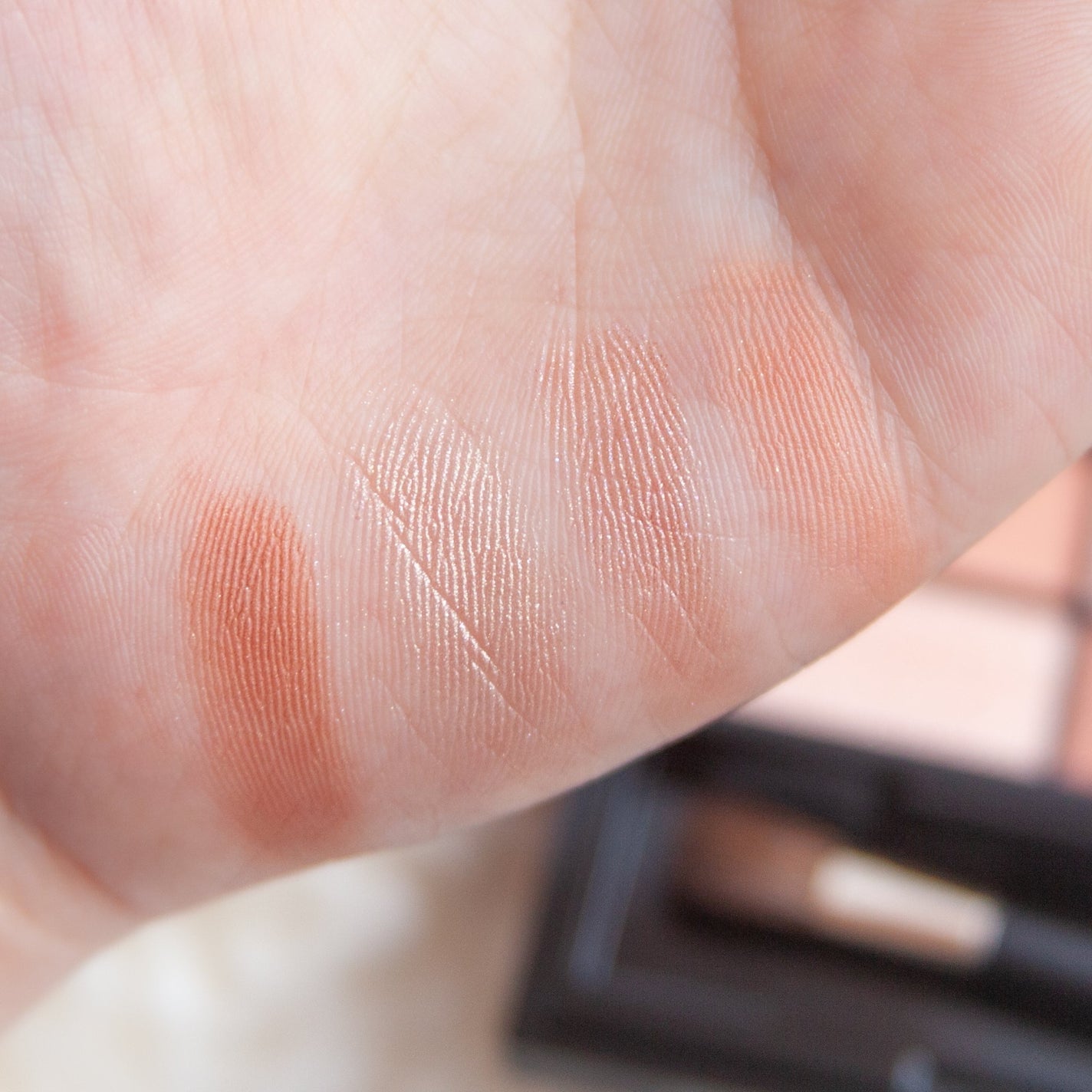 ピュア クラリティ シアー アイシャドウ/est/アイシャドウパレットを使ったクチコミ(4枚目)