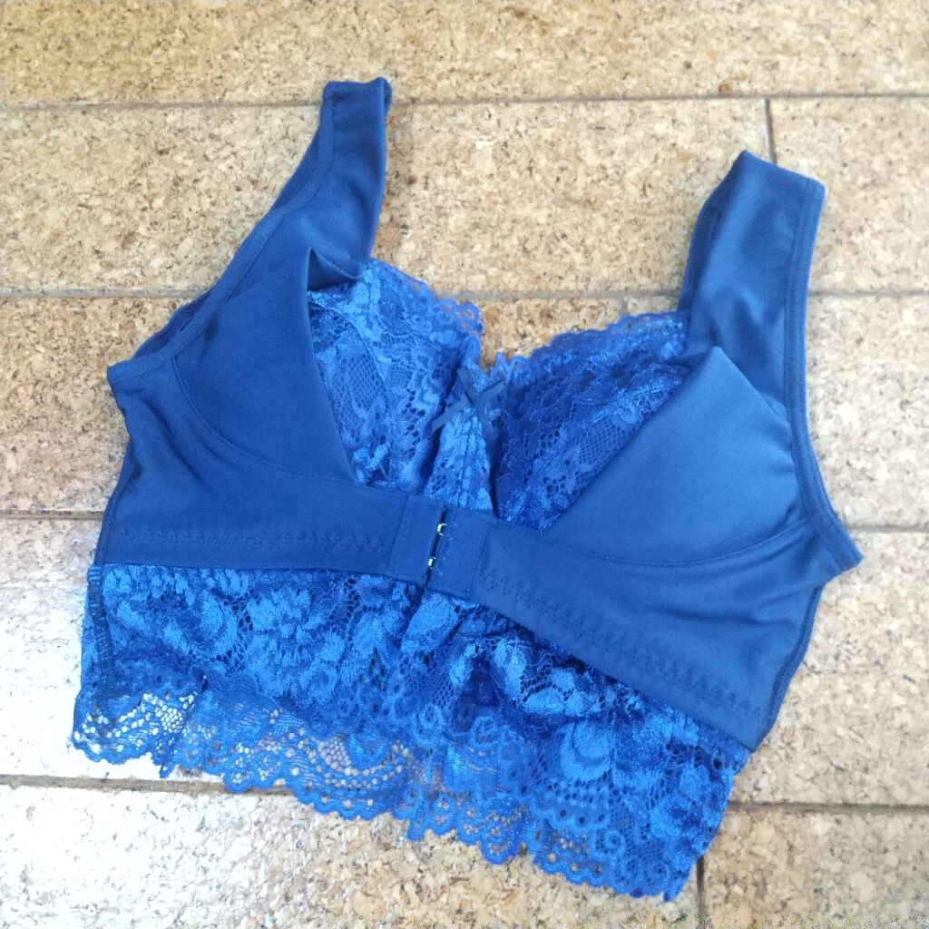 *chom* on LIPS 「株式会社アタッシュフェルムお胸ふっくらブラノンワイヤーの#ナイ..」(1枚目)