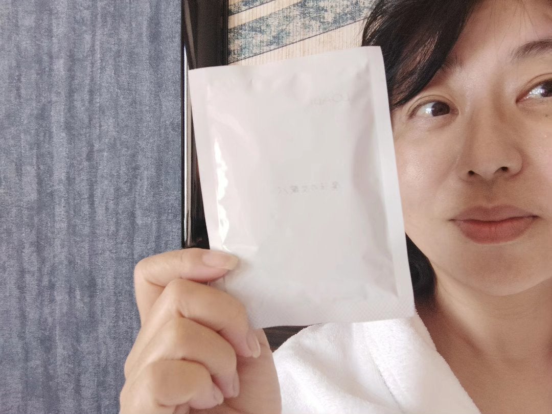 mcgroupakiko on LIPS 「日焼け止めを塗ってパラソルに入ってもプールサイドにいましたら何..」(5枚目)