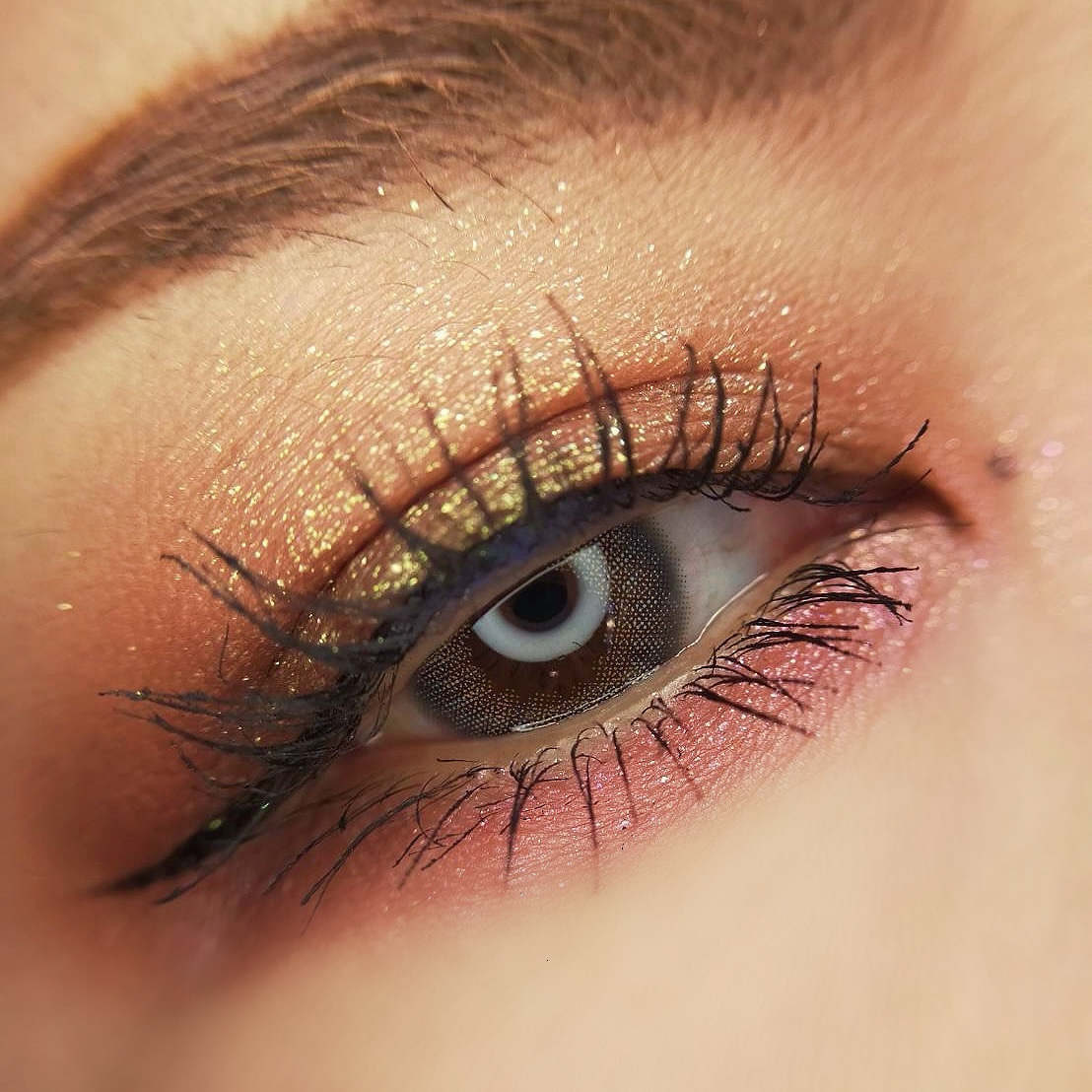 Futurism VII: Sashimi City/Kaleidos Makeup/アイシャドウパレットを使ったクチコミ（2枚目）