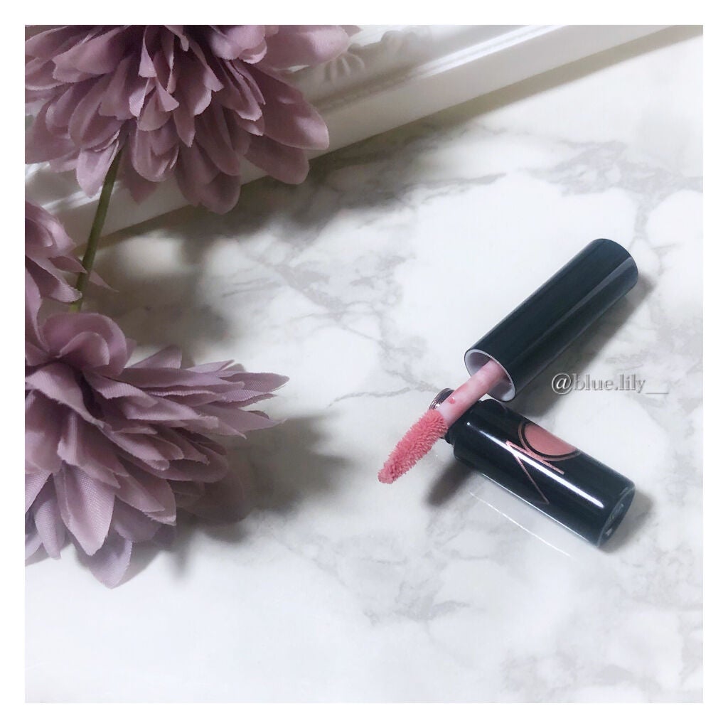 Lily on LIPS 「肌に優しいオイルベースのリキッドアイシャドウ▫️01センシブル..」(3枚目)