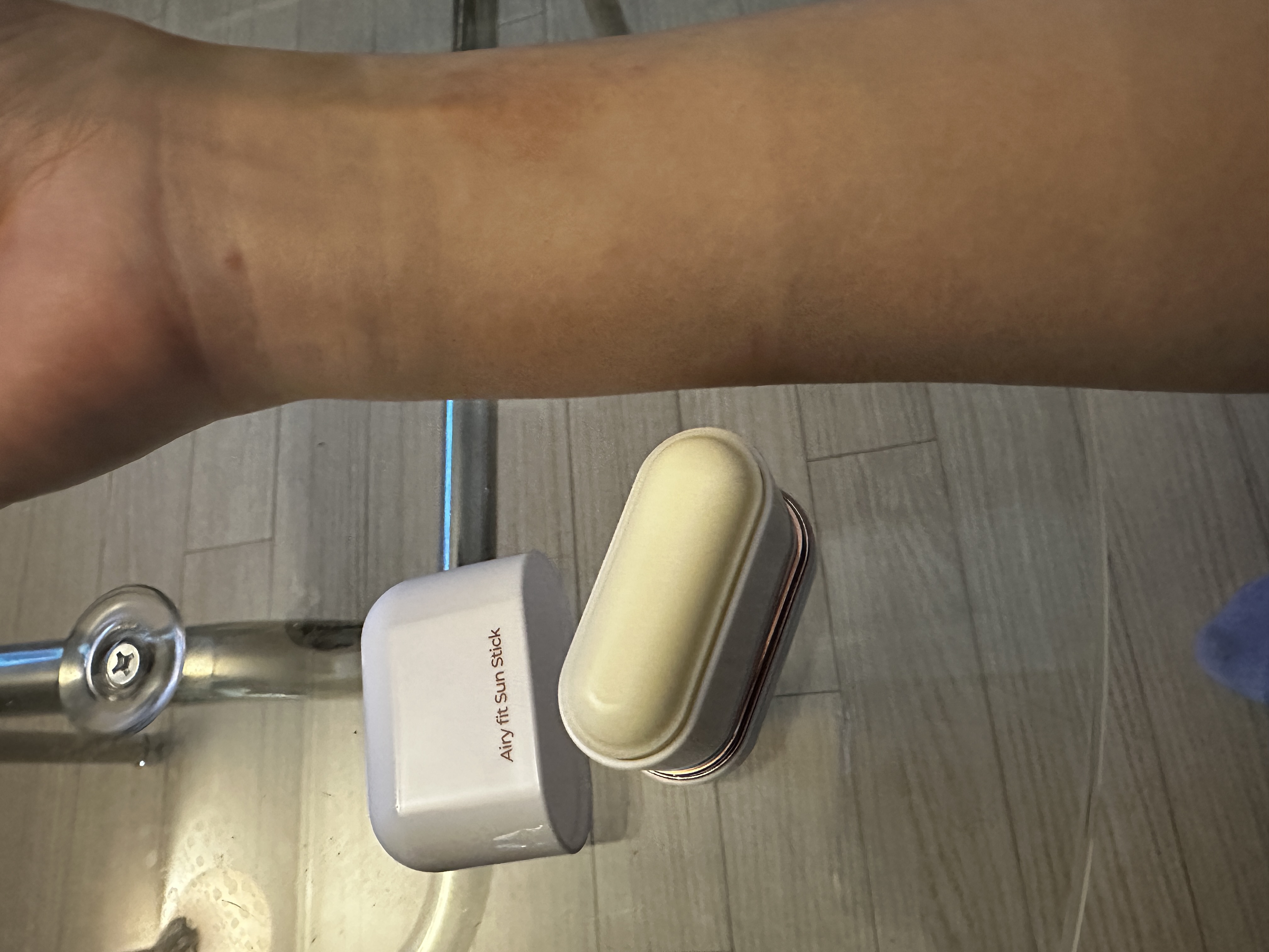エアリーフィットサンスティック/KAHI/日焼け止めスティックを使ったクチコミ（3枚目）