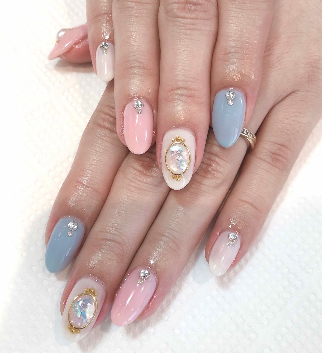 ゆっぴ*. on LIPS 「今回もネイル記録です✏️春夏っぽいなんとも言えないカラーに可愛..」(2枚目)