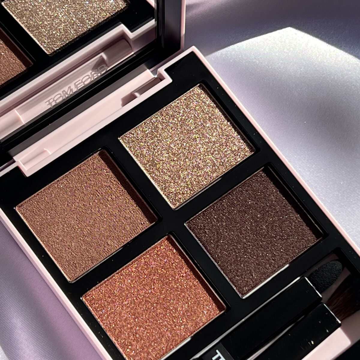 アイ カラー クォード 01CR フォビドゥン ピンク (限定品)/TOM FORD BEAUTY/アイシャドウパレットを使ったクチコミ（3枚目）
