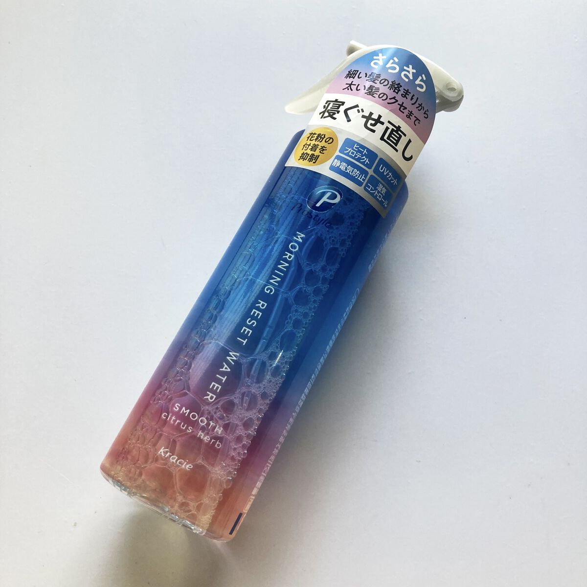 寝癖直しにぴったりの商品です✨

ドライヤーやアイロンの熱から髪を守ってくれるのでアウトバスとしても使えそう(*´ω`*)

さらっとした使用感で、
ベタベタするのが苦手な人におすすめ！！
気になる時にささっと使えてお気に入りです😍


