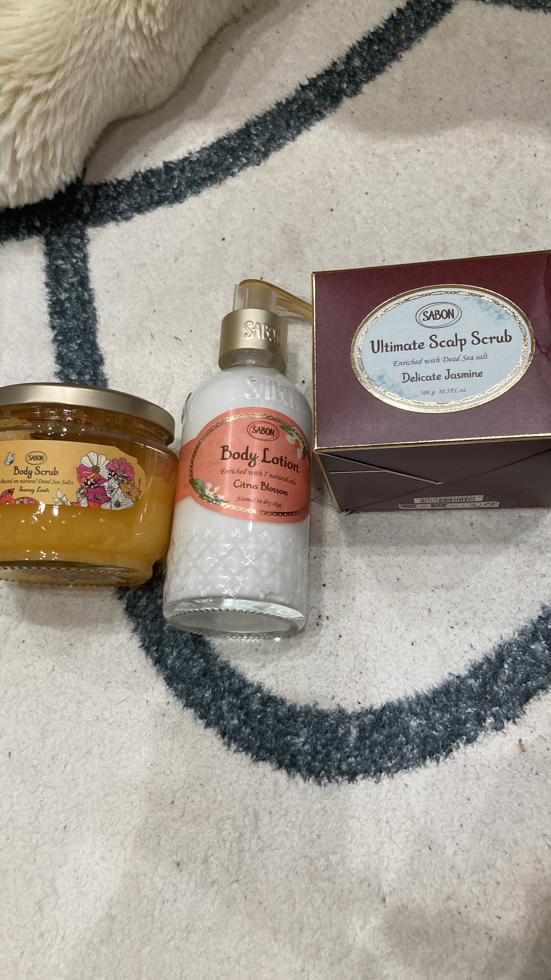 ヘッドスクラブ リラクシング(ラベンダー) 300g/SABON/ヘッドスクラブを使ったクチコミ（1枚目）