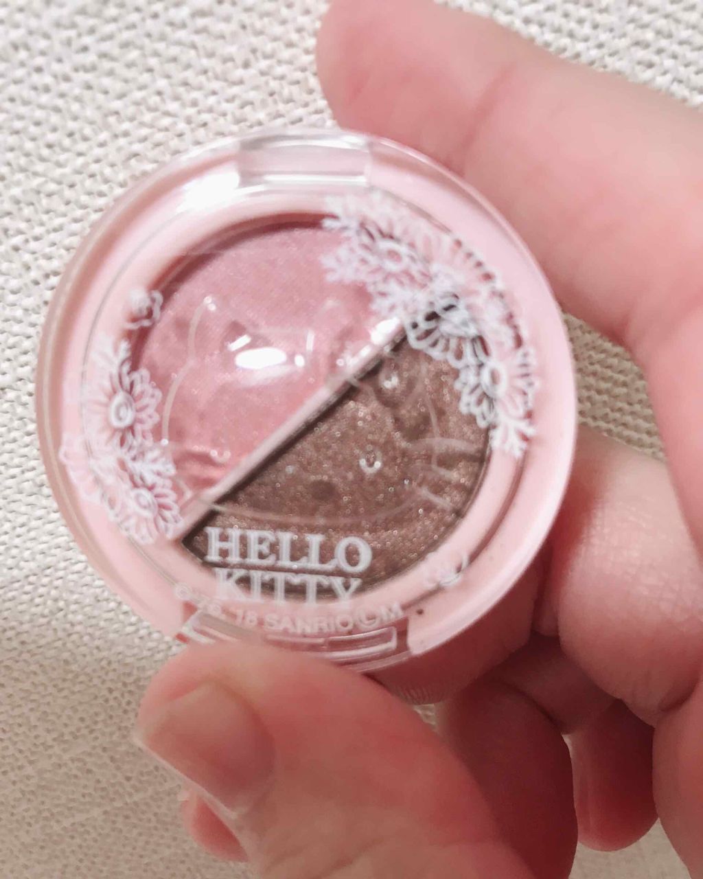 パウダーアイシャドウ ブルーミングキティ/DAISO/アイシャドウパレットを使ったクチコミ（2枚目）