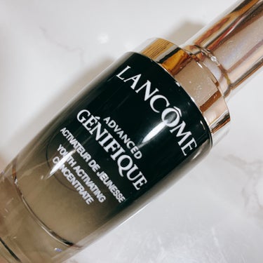 LANCOME
ジェニフィック アドバンスト N30ｍl

リポソームがなくなったので
こちらを購入してみました！

個人的にはコスデコのが保湿されて
肌のゴワつきがなくなるので好きでした🥺

ただ、ラ