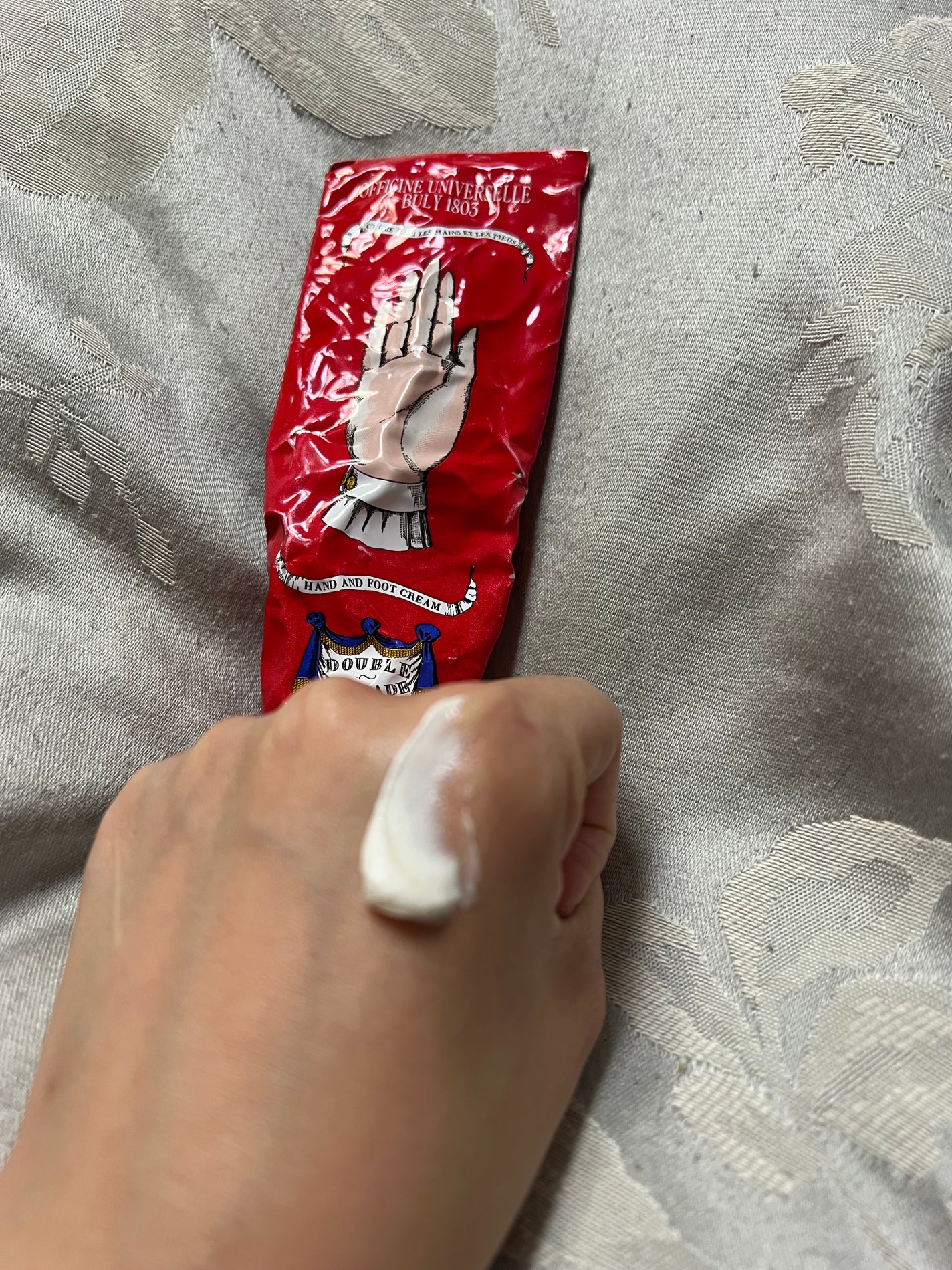 ドゥーブル・ポマード・コンクレット/オフィシーヌ・ユニヴェルセル・ビュリー/ハンドクリームを使ったクチコミ(2枚目)