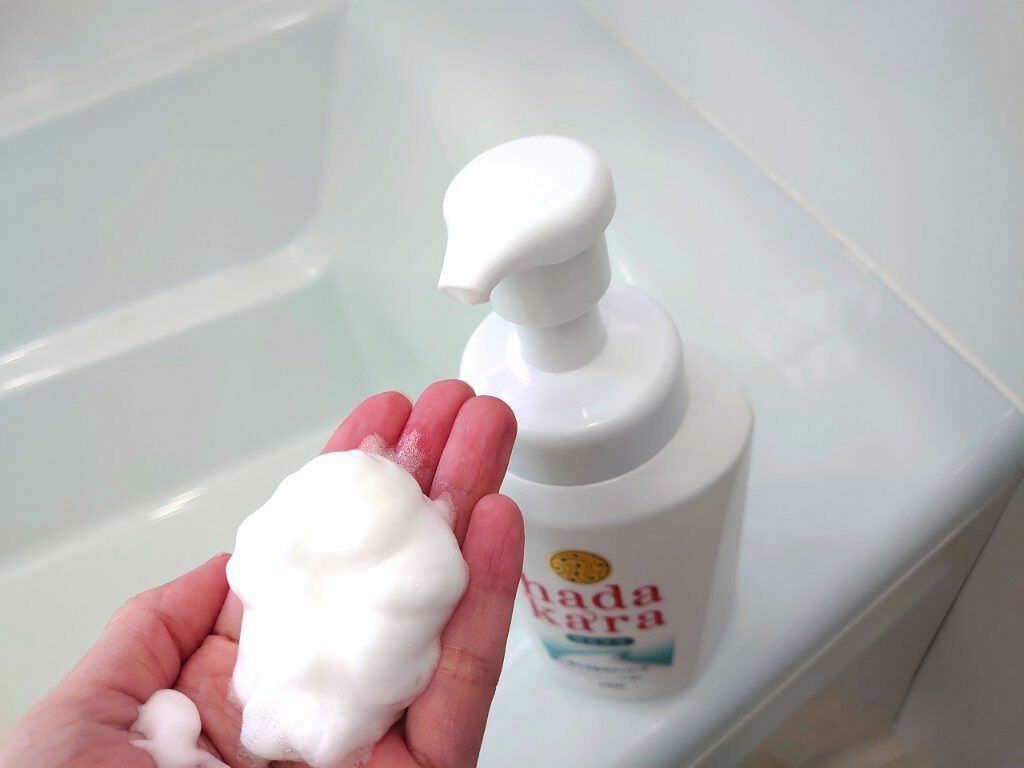 hadakara ボディソープ 泡で出てくるタイプ クリーミーソープの香り 550ml /hadakara/ボディソープを使ったクチコミ（2枚目）