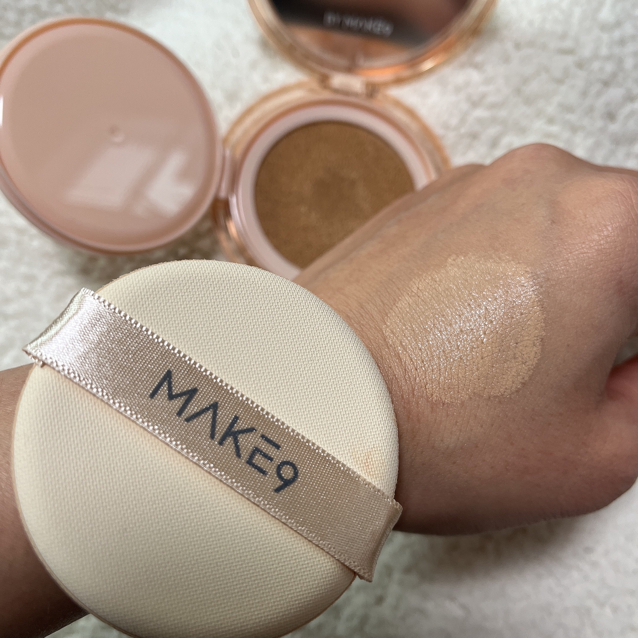 ヌードカーミンググロークッション/MAKE9/クッションファンデーションを使ったクチコミ（3枚目）