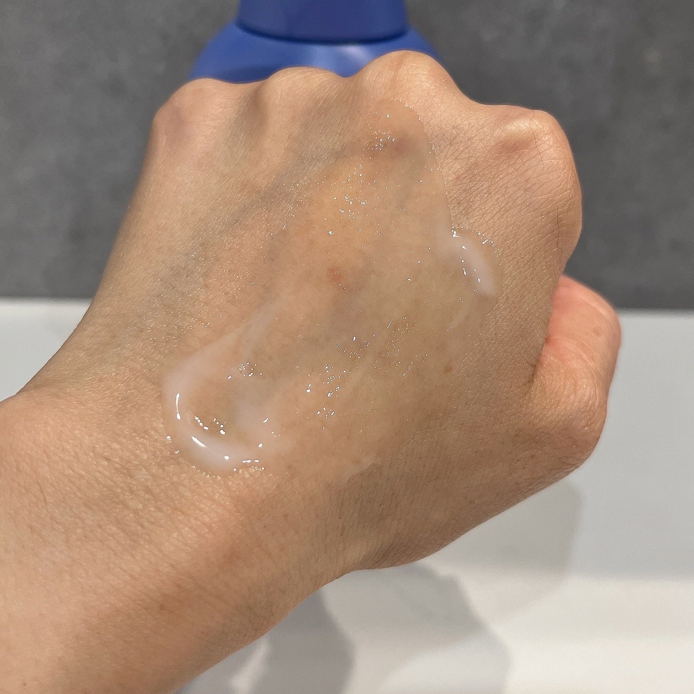 プレミアムボディミルク ホワイトニング【医薬部外品】		/ニベア/ボディミルクを使ったクチコミ(4枚目)