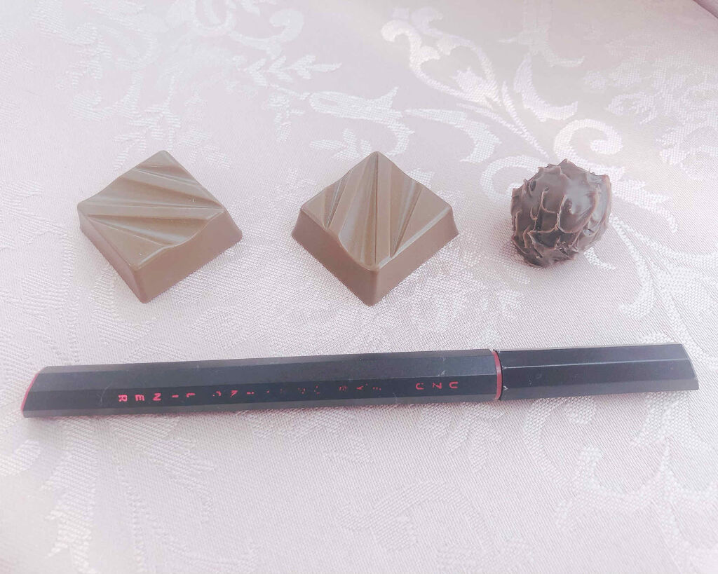 EYE OPENING LINER/UZU BY FLOWFUSHI/リキッドアイライナーを使ったクチコミ（1枚目）