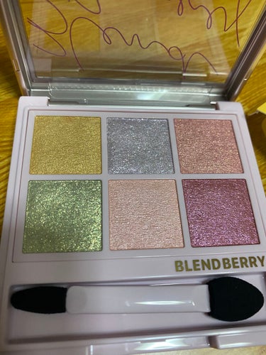 オーラクリエイション 105 ゴールデンキウイ&スウィートピンク(限定カラー)/BLEND BERRY/アイシャドウパレットを使ったクチコミ（2枚目）