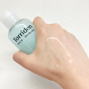 Torriden
DIVE IN SKIN BOOSTER
────────────
容器を逆さにして軽く押さないと出ないほど
とろっとしたテクスチャー。
⁡
香りはほとんどありません。
⁡
洗顔後すぐの肌に使っています。
⁡
軽くハンドプッシュするだけで
さらっとするくらい肌なじみがいいです。
⁡
しっとり感はそこそこですが
潤いを与えてくれます。
⁡
スーッとなじむ使用感がとてもいいです！

#PRの画像 その0