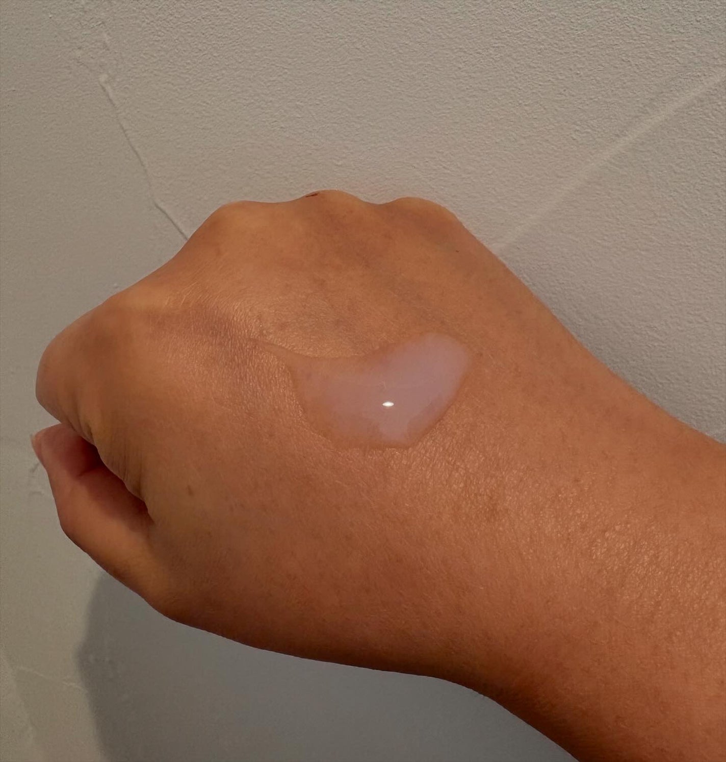 あゆみ on LIPS 「『美白ウォータリースキンローション』価格:3,520円(税込)..」(3枚目)